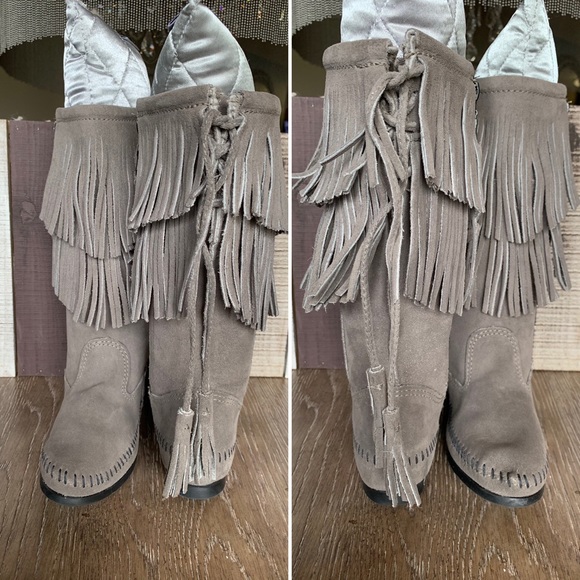 Minnetonka 2 Layer Fringe Boot | Grey (NWOB) - Picture 3 of 4